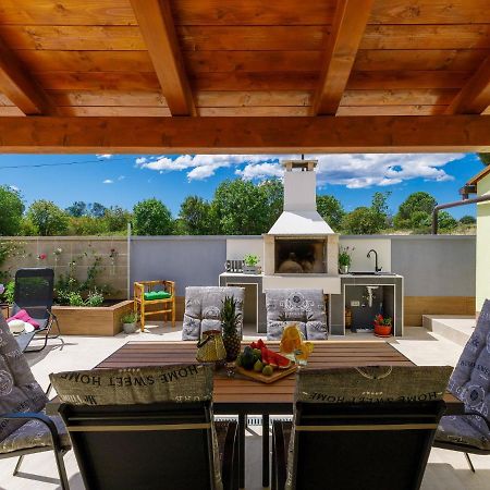 Holiday Home Laura By Interhome Pola Esterno foto