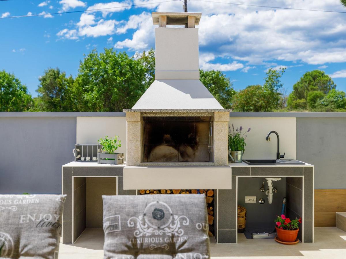 Holiday Home Laura By Interhome Pola Esterno foto