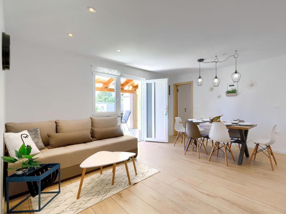Holiday Home Laura By Interhome Pola Esterno foto