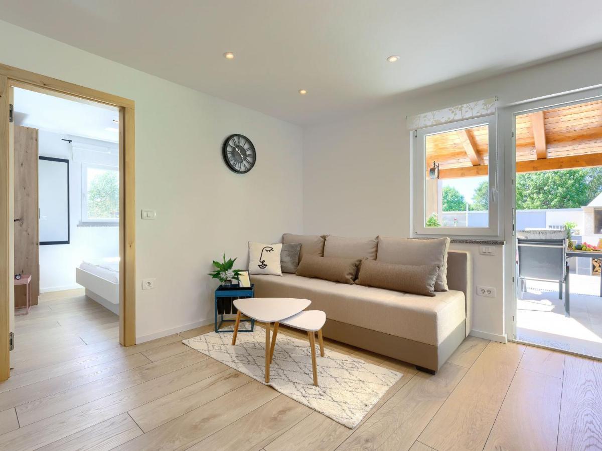 Holiday Home Laura By Interhome Pola Esterno foto